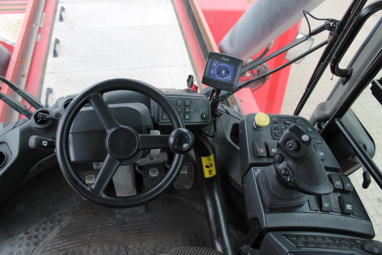 Kalmar DRG450-65S5 - Reach stacker: picture 4 Kalmar DRG450-65S5 - Reach stacker: picture 4