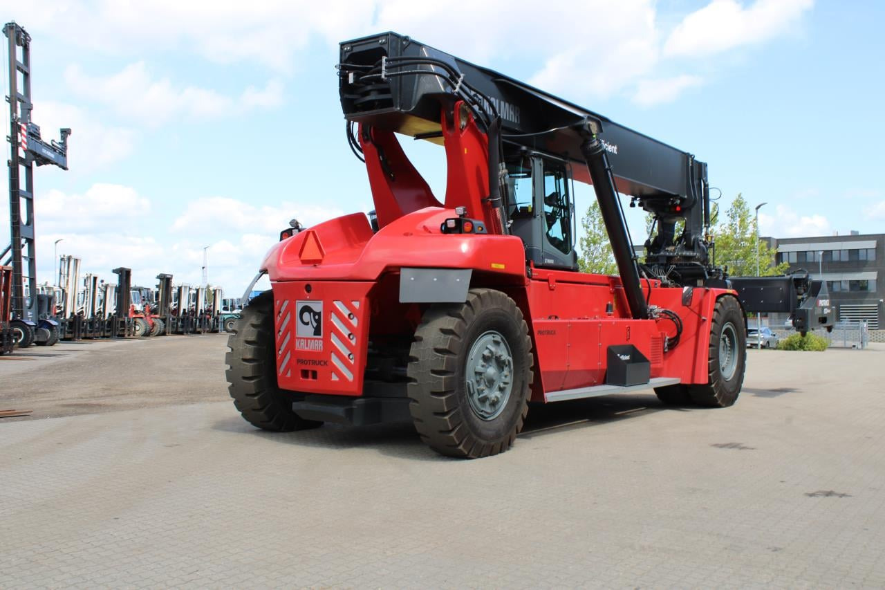 Kalmar DRG450-65S5XE - Reach stacker: picture 3 Kalmar DRG450-65S5XE - Reach stacker: picture 3