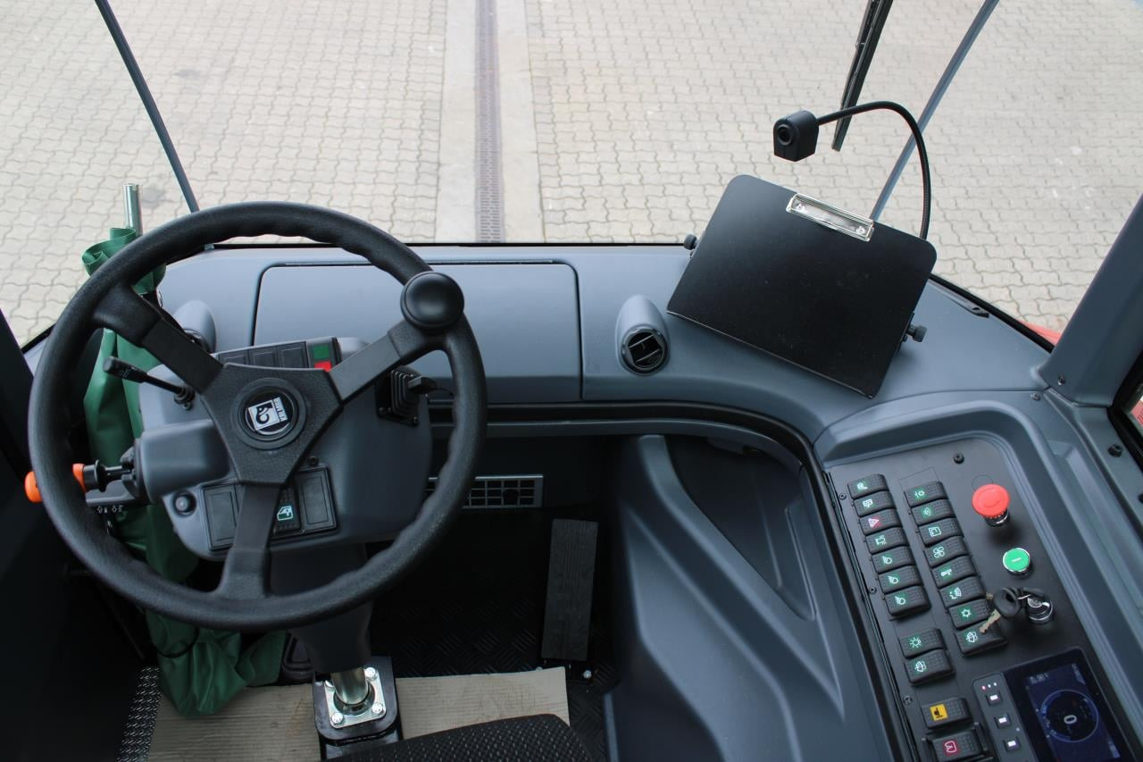 Kalmar TRL618I 4X4 - Terminal tractor: picture 4 Kalmar TRL618I 4X4 - Terminal tractor: picture 4