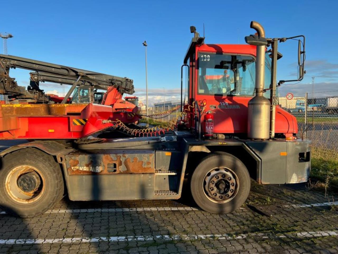 Kalmar TT618I - Terminal tractor: picture 2 Kalmar TT618I - Terminal tractor: picture 2