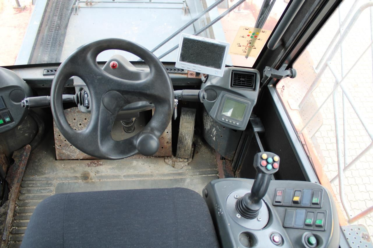 Linde C4531TL - Reach stacker: picture 4 Linde C4531TL - Reach stacker: picture 4