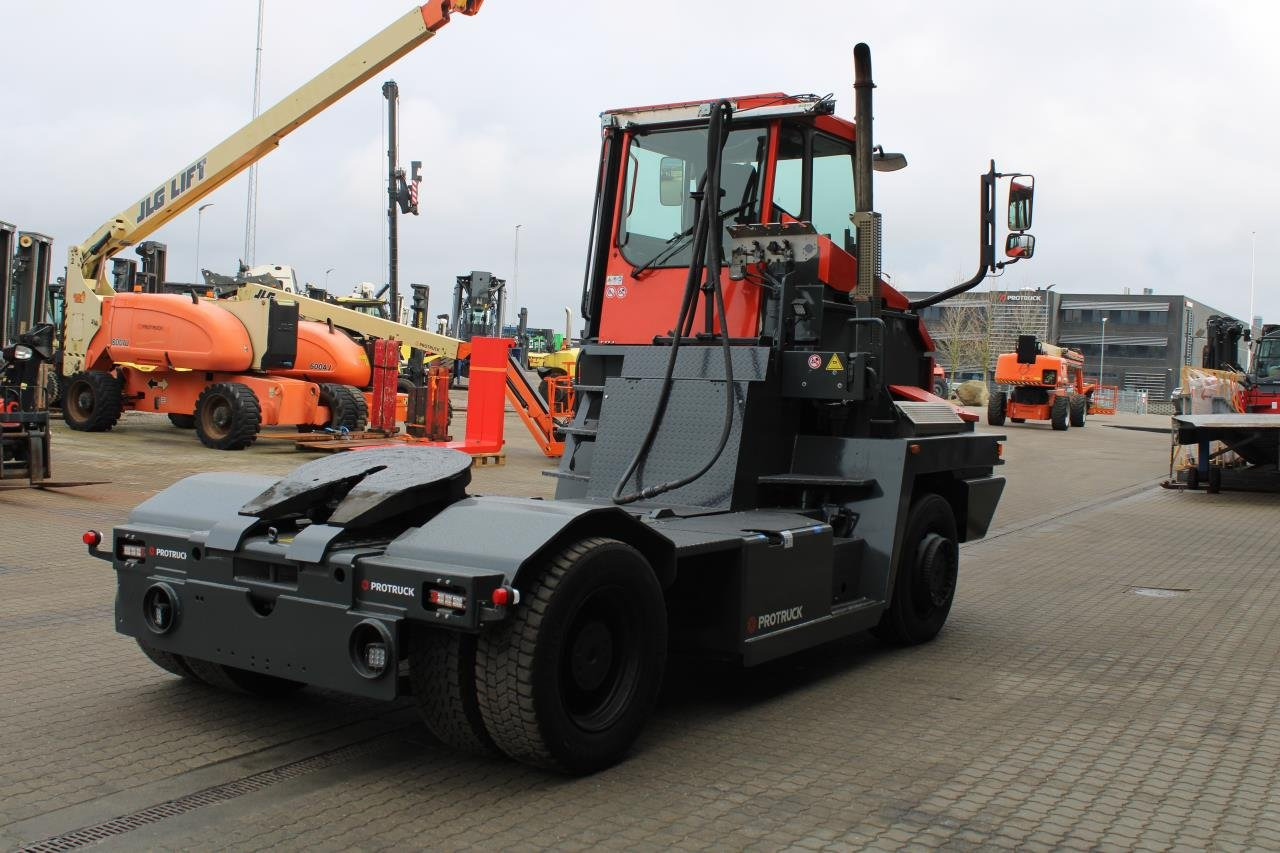 Terberg RT222 - Terminal tractor: picture 3 Terberg RT222 - Terminal tractor: picture 3
