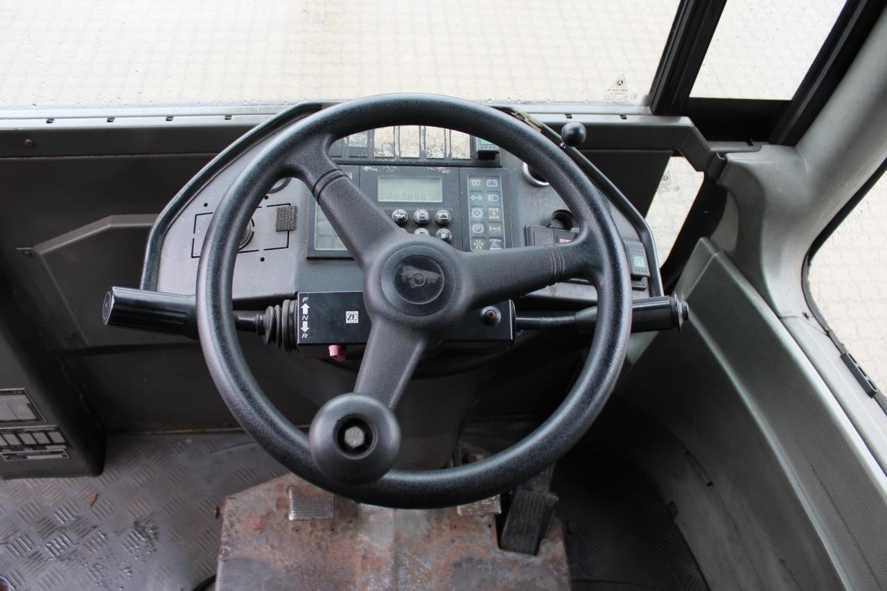 Terberg RT222 - Terminal tractor: picture 4 Terberg RT222 - Terminal tractor: picture 4