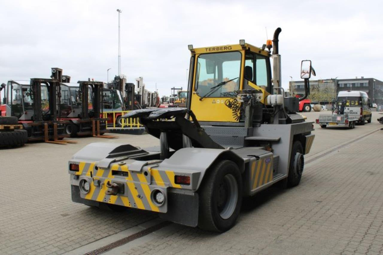 Terberg RT222 - Terminal tractor: picture 3 Terberg RT222 - Terminal tractor: picture 3