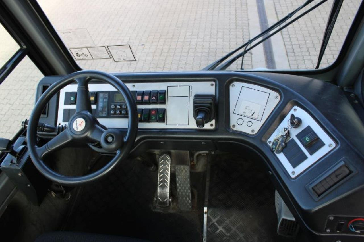 Terberg YT182 - Terminal tractor: picture 4 Terberg YT182 - Terminal tractor: picture 4