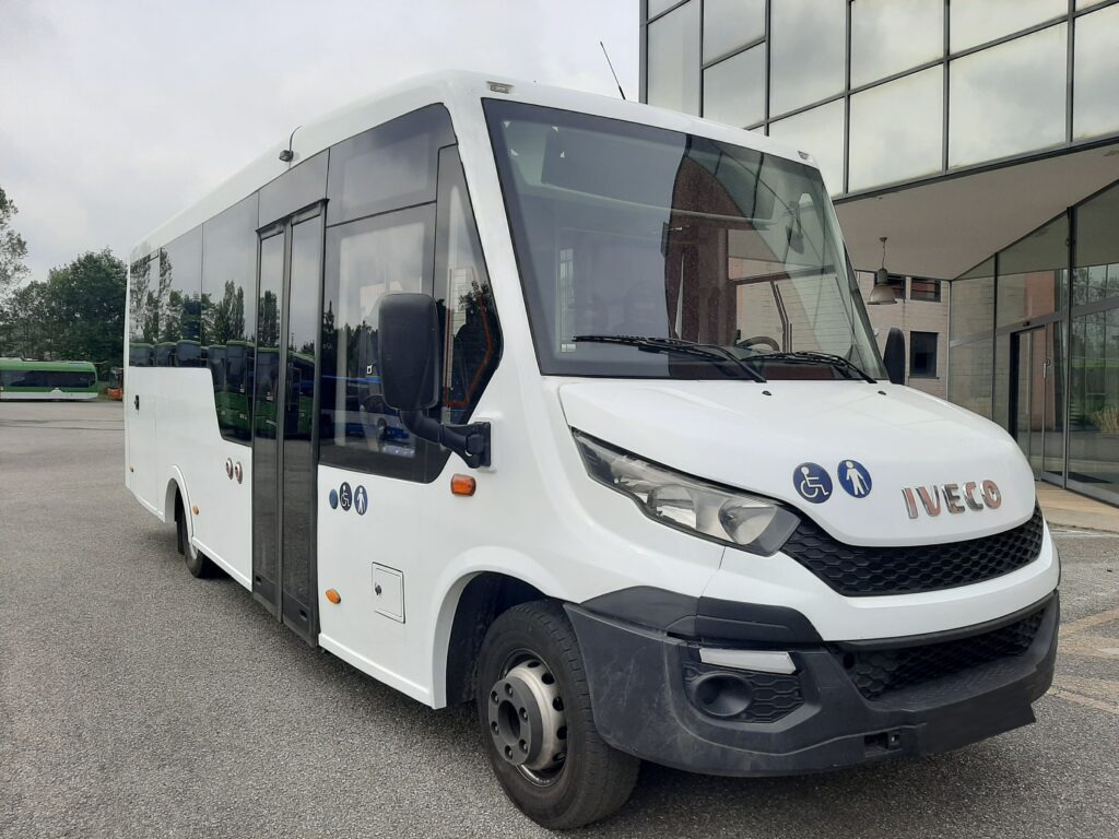 N.1 IVECO INDCAR MOBI – Anno 2015 - Coach: picture 1 N.1 IVECO INDCAR MOBI – Anno 2015 - Coach: picture 1