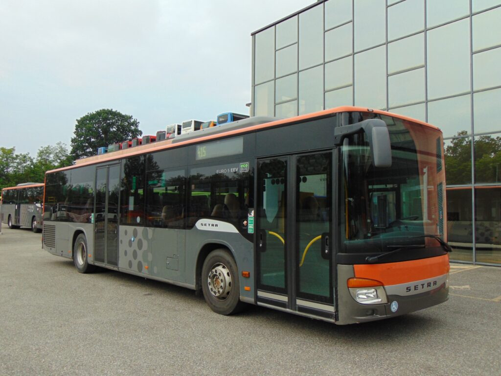 N.3 SETRA S 415 NF – Anno 2008 - Suburban bus: picture 1 N.3 SETRA S 415 NF – Anno 2008 - Suburban bus: picture 1