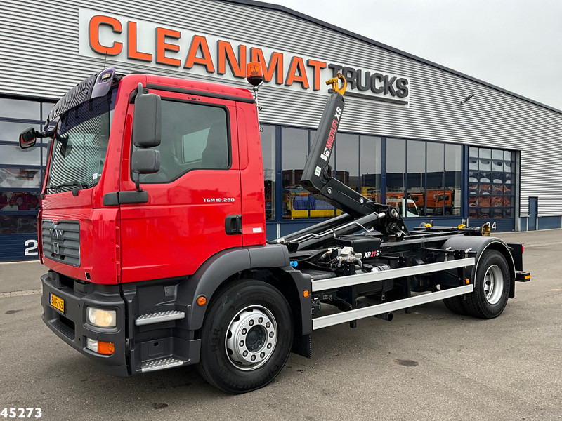 MAN TGM 18.280 Multilift 21 Ton haakarmsysteem Just 25.790 km! - Hook lift truck: picture 1 MAN TGM 18.280 Multilift 21 Ton haakarmsysteem Just 25.790 km! - Hook lift truck: picture 1