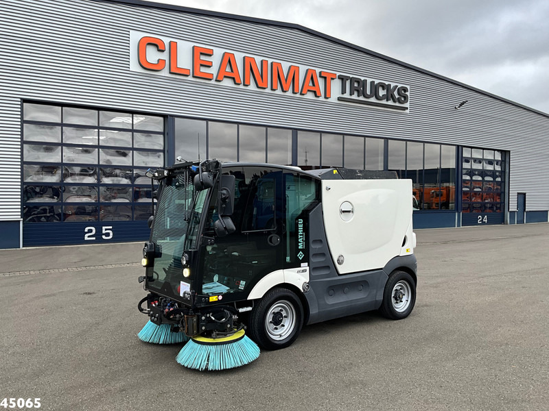 Mathieu MC 210 Azura Flex Euro 6 Just 8.800 km! - Road sweeper: picture 4 Mathieu MC 210 Azura Flex Euro 6 Just 8.800 km! - Road sweeper: picture 4