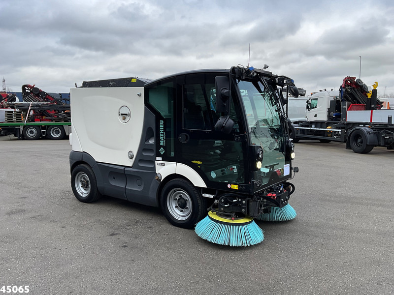 Mathieu MC 210 Azura Flex Euro 6 Just 8.800 km! - Road sweeper: picture 5 Mathieu MC 210 Azura Flex Euro 6 Just 8.800 km! - Road sweeper: picture 5
