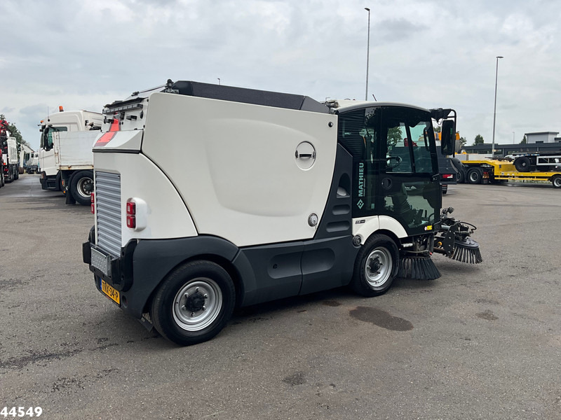 Mathieu MC 210 Azura Flex Euro 6 with 3-rd brush - Road sweeper: picture 5 Mathieu MC 210 Azura Flex Euro 6 with 3-rd brush - Road sweeper: picture 5