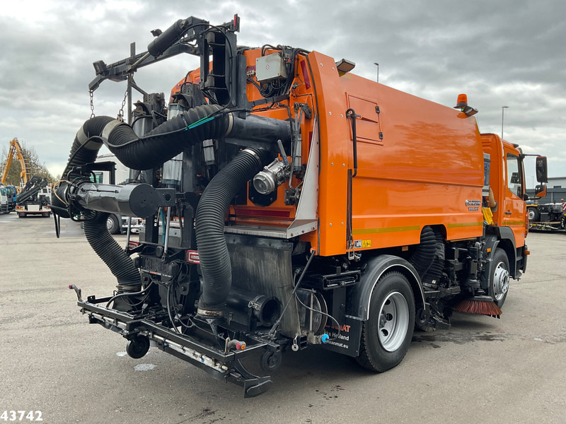 Mercedes-Benz ATEGO 1523 Faun VIAJET 6 R/HS Wegdekreiniger Just 14.776 km! - Road sweeper: picture 5 Mercedes-Benz ATEGO 1523 Faun VIAJET 6 R/HS Wegdekreiniger Just 14.776 km! - Road sweeper: picture 5