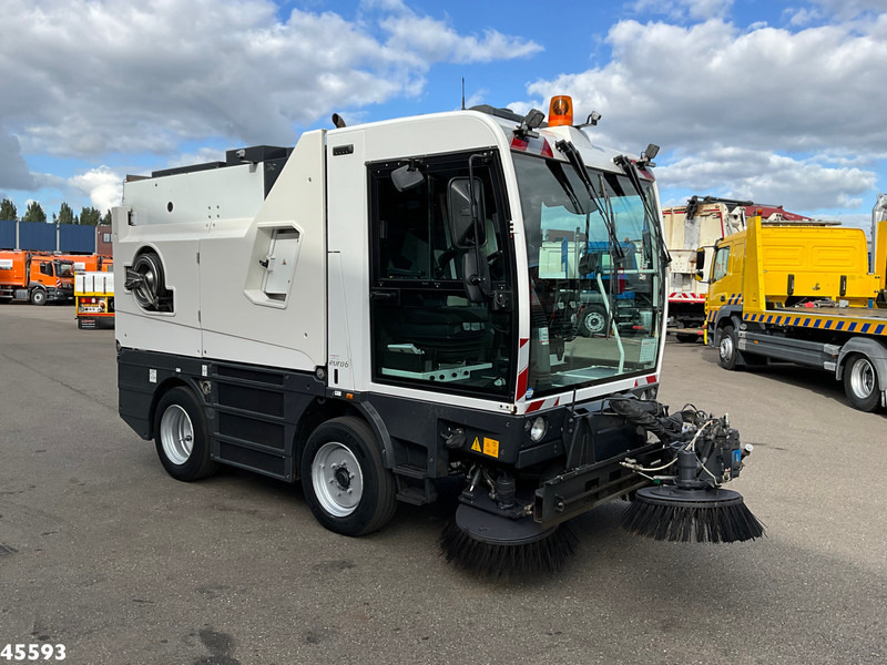 Schmidt Compact 400 Euro 6 with 3-rd brush - Road sweeper: picture 5 Schmidt Compact 400 Euro 6 with 3-rd brush - Road sweeper: picture 5