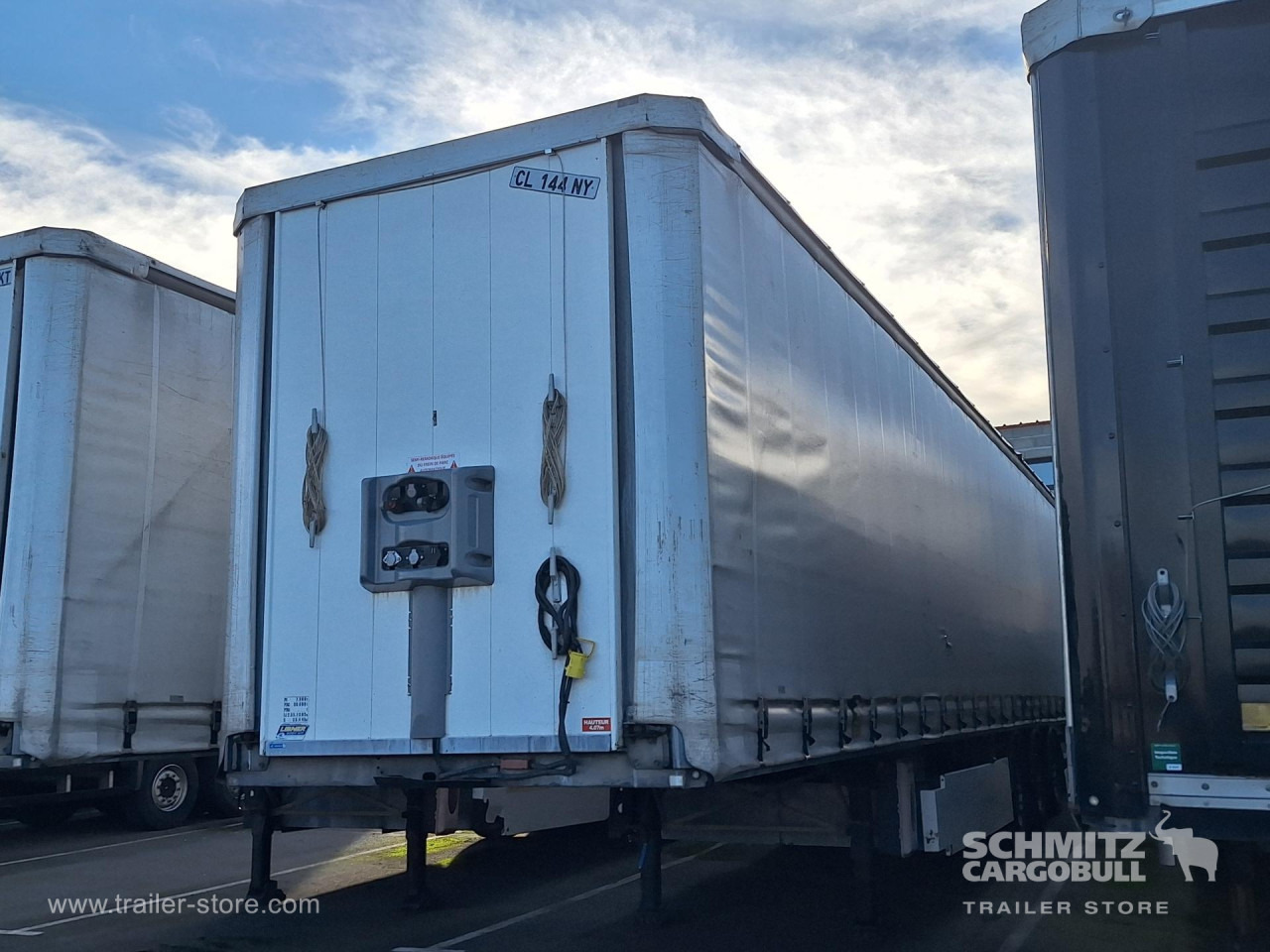 FRUEHAUF Curtainsider Standard Taillift - Curtainsider semi-trailer: picture 5 FRUEHAUF Curtainsider Standard Taillift - Curtainsider semi-trailer: picture 5