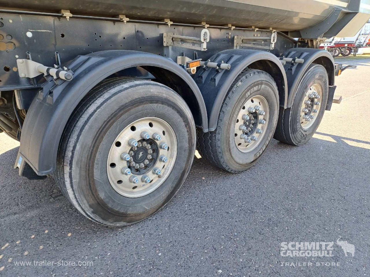 SCHMITZ Auflieger Kipper Stahlrundmulde 24m³ - Tipper semi-trailer: picture 3 SCHMITZ Auflieger Kipper Stahlrundmulde 24m³ - Tipper semi-trailer: picture 3
