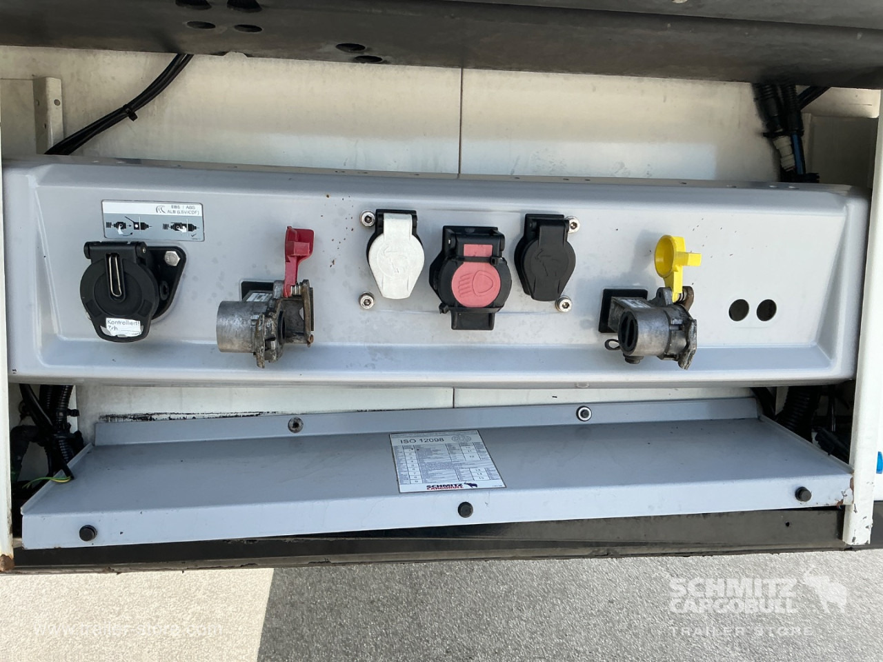 SCHMITZ Reefer Meat hanging system - Isothermal semi-trailer: picture 4 SCHMITZ Reefer Meat hanging system - Isothermal semi-trailer: picture 4