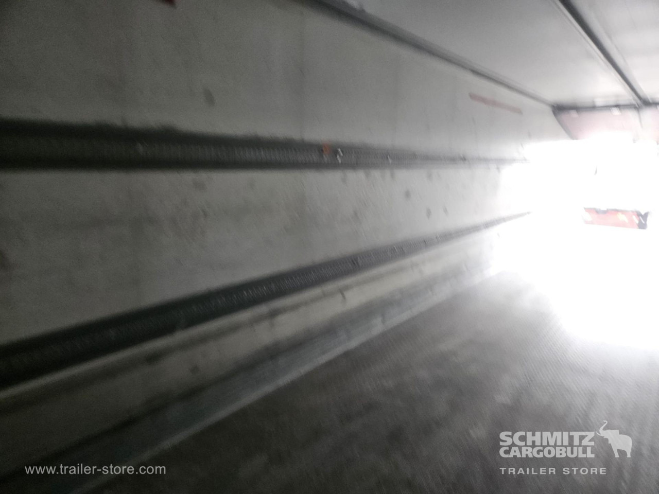 SCHMITZ Reefer Multitemp Taillift - Isothermal semi-trailer: picture 4 SCHMITZ Reefer Multitemp Taillift - Isothermal semi-trailer: picture 4