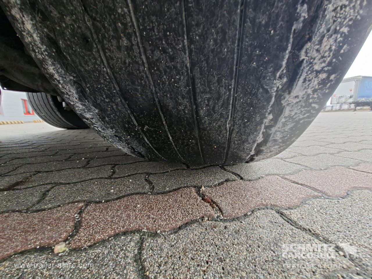 Curtainsider semi-trailer KRONE Curtainsider Mega: picture 12