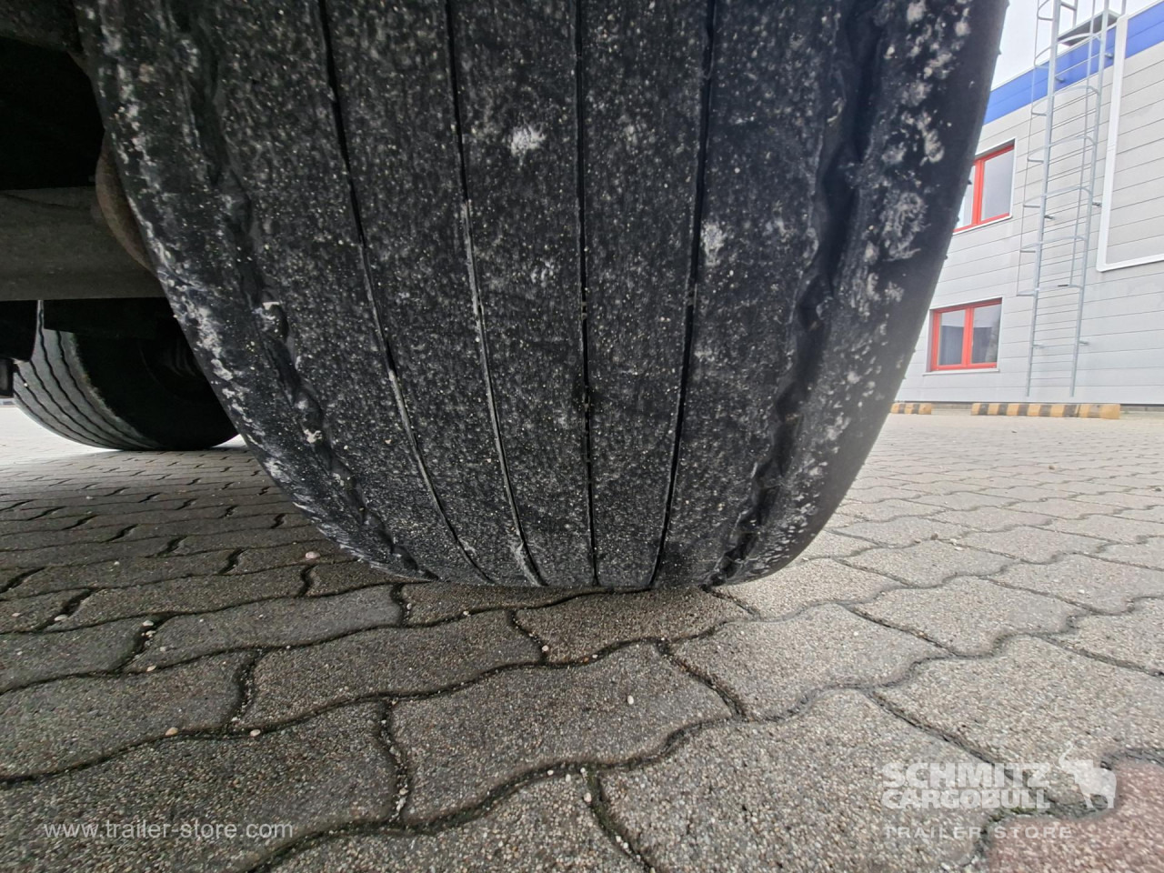 Curtainsider semi-trailer KRONE Curtainsider Mega: picture 15