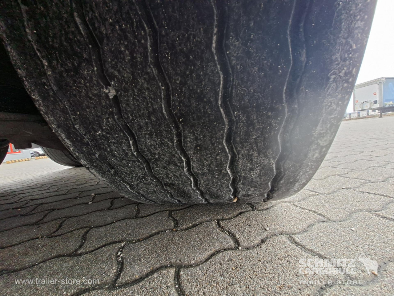 Curtainsider semi-trailer KRONE Curtainsider Mega: picture 13