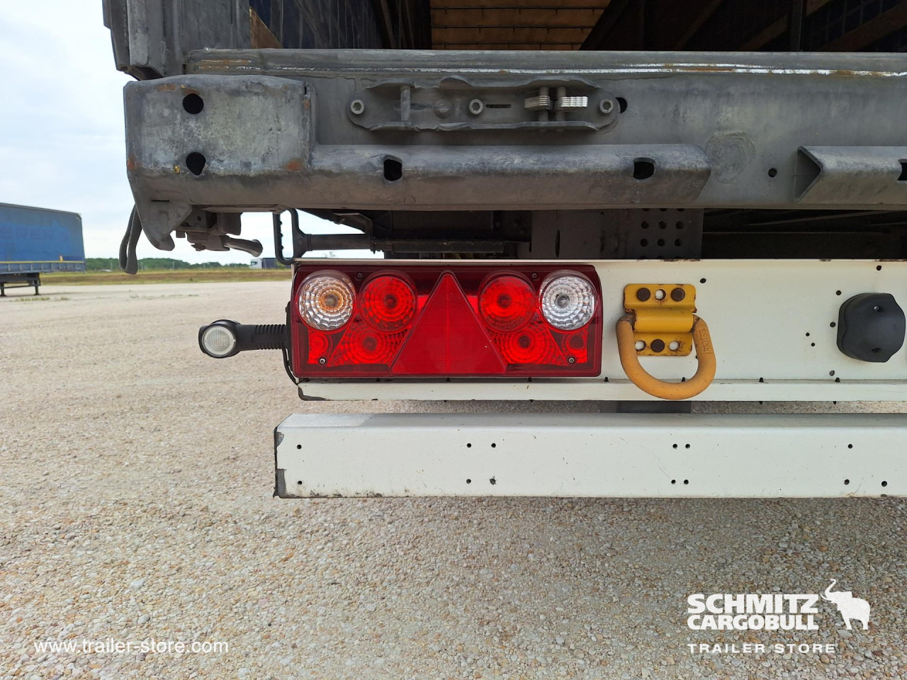 SCHMITZ Curtainsider Mega - Curtainsider semi-trailer: picture 2 SCHMITZ Curtainsider Mega - Curtainsider semi-trailer: picture 2