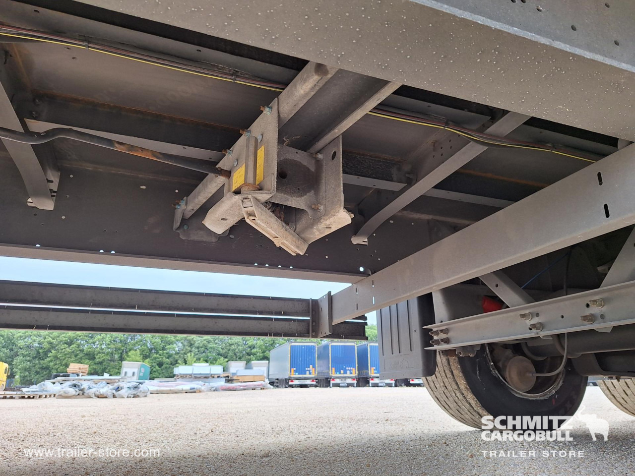 SCHMITZ Curtainsider Mega - Curtainsider semi-trailer: picture 4 SCHMITZ Curtainsider Mega - Curtainsider semi-trailer: picture 4