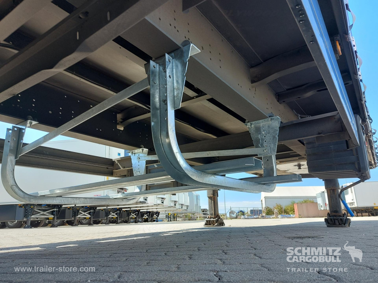 SCHMITZ Tolóponyva Mega - Curtainsider semi-trailer: picture 2 SCHMITZ Tolóponyva Mega - Curtainsider semi-trailer: picture 2