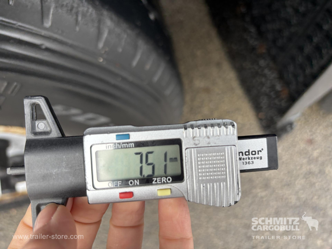 SCHMITZ Curtainsider Standard - Curtainsider semi-trailer: picture 4 SCHMITZ Curtainsider Standard - Curtainsider semi-trailer: picture 4