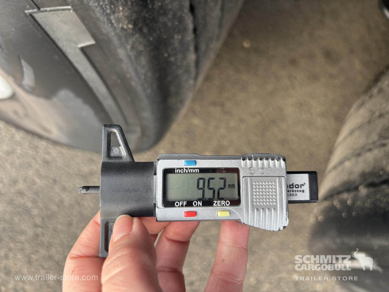 SCHMITZ Curtainsider Standard - Curtainsider semi-trailer: picture 4 SCHMITZ Curtainsider Standard - Curtainsider semi-trailer: picture 4