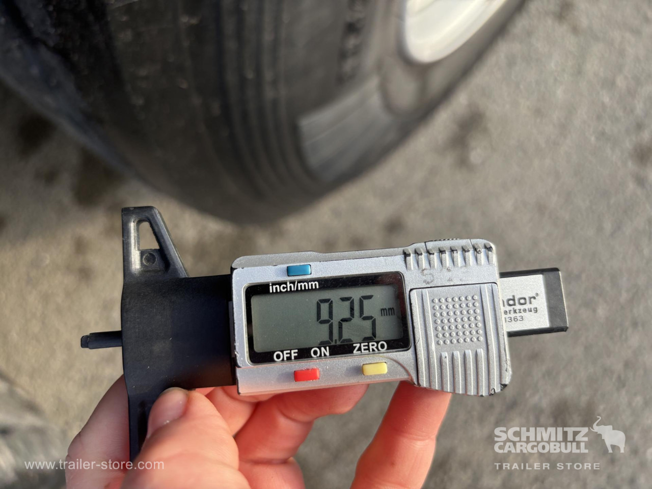 SCHMITZ Curtainsider Standard - Curtainsider semi-trailer: picture 3 SCHMITZ Curtainsider Standard - Curtainsider semi-trailer: picture 3