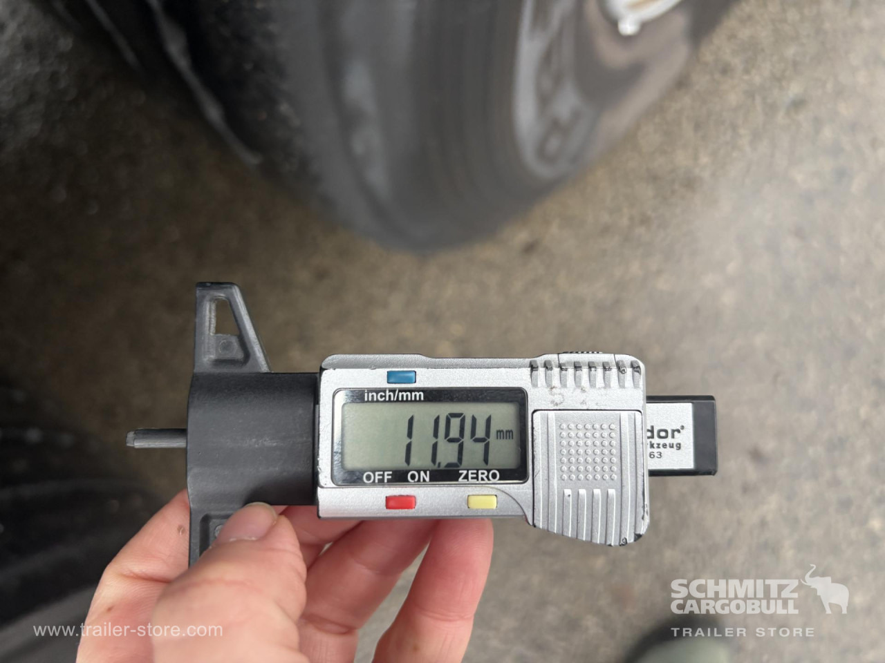 SCHMITZ Curtainsider Standard - Curtainsider semi-trailer: picture 4 SCHMITZ Curtainsider Standard - Curtainsider semi-trailer: picture 4