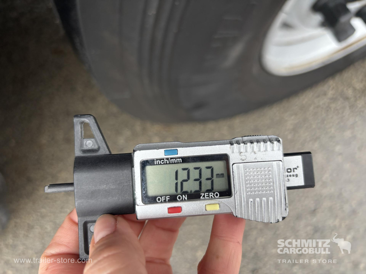 SCHMITZ Curtainsider Standard - Curtainsider semi-trailer: picture 3 SCHMITZ Curtainsider Standard - Curtainsider semi-trailer: picture 3