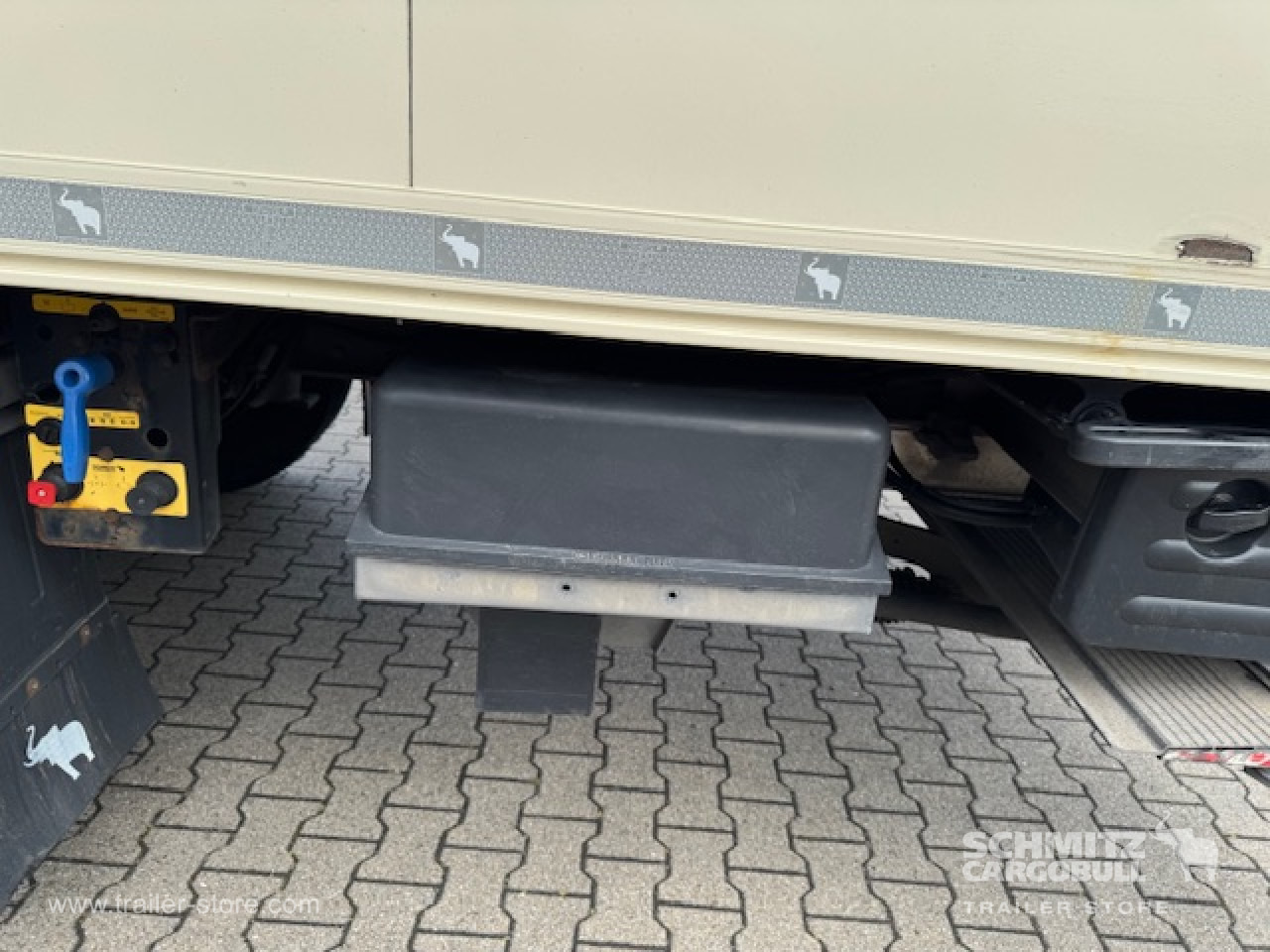SCHMITZ Oplegger Vries Multitemp Taillift - Isothermal semi-trailer: picture 3 SCHMITZ Oplegger Vries Multitemp Taillift - Isothermal semi-trailer: picture 3