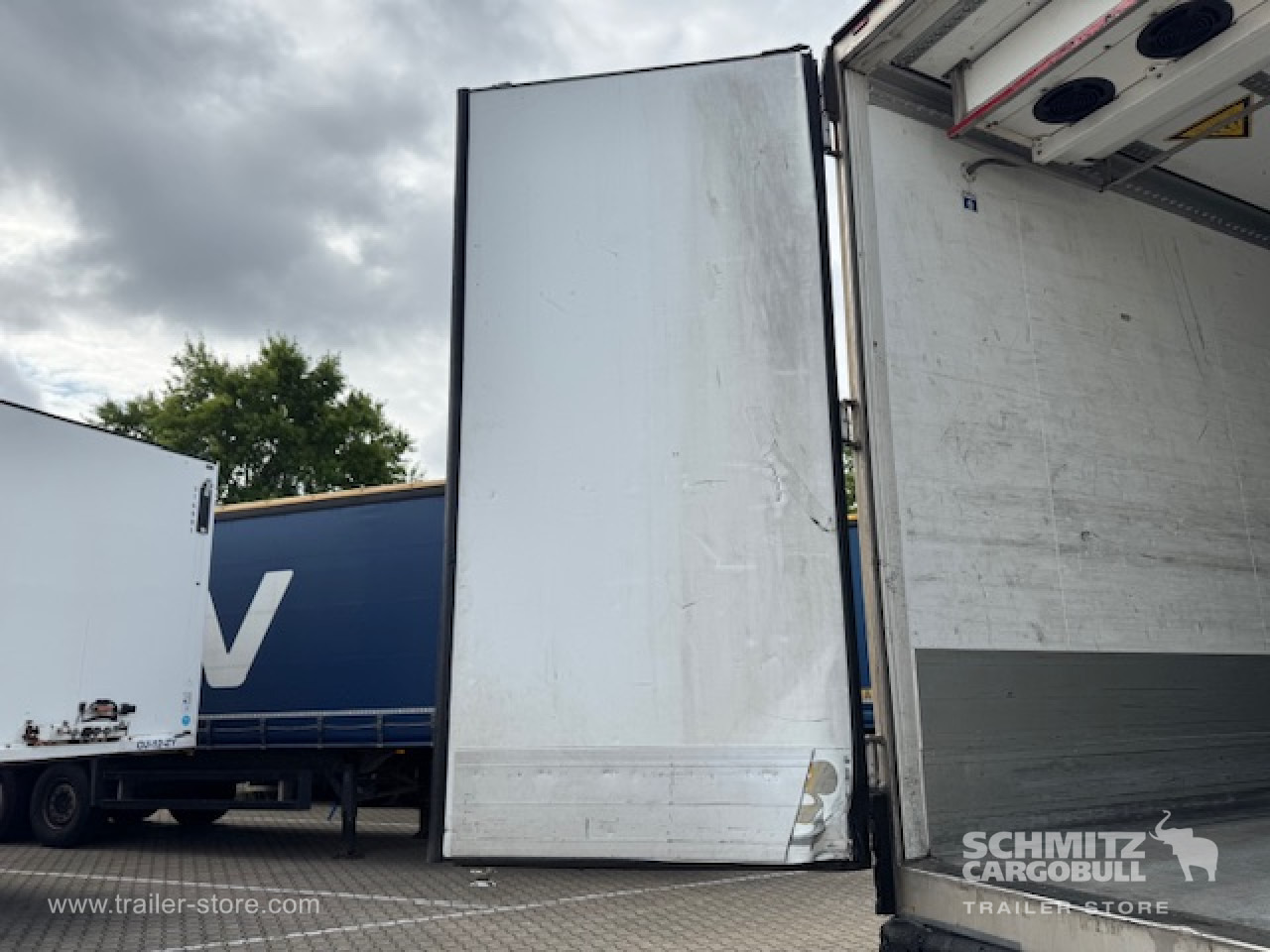 SCHMITZ Oplegger Vries Multitemp Taillift - Isothermal semi-trailer: picture 2 SCHMITZ Oplegger Vries Multitemp Taillift - Isothermal semi-trailer: picture 2