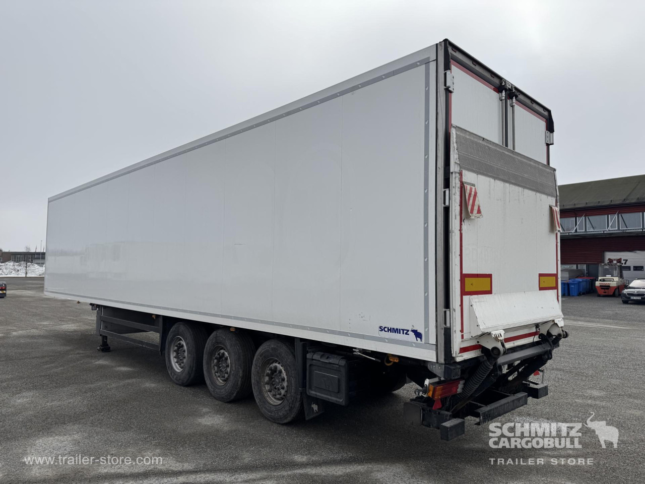 SCHMITZ Reefer Standard Taillift - Isothermal semi-trailer: picture 1 SCHMITZ Reefer Standard Taillift - Isothermal semi-trailer: picture 1