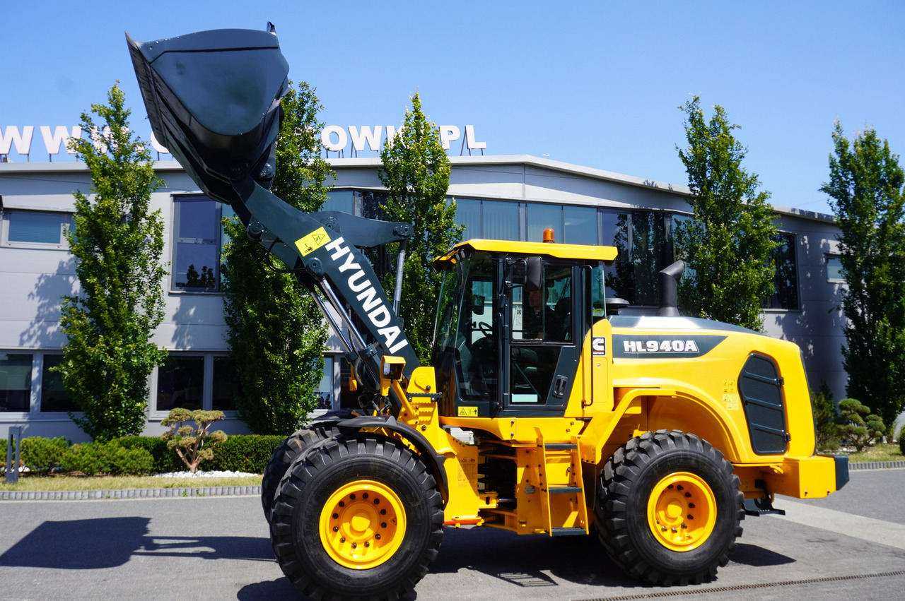 HYUNDAI HL940A articulated loader / year 2021 / weight 13.5t year of production 2021 - Wheel loader: picture 1 HYUNDAI HL940A articulated loader / year 2021 / weight 13.5t year of production 2021 - Wheel loader: picture 1
