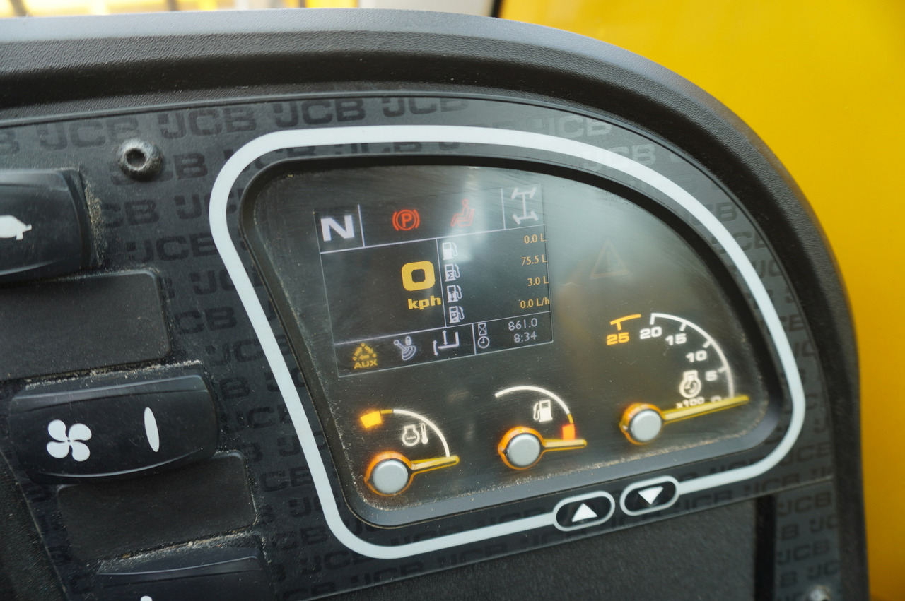 JCB 525-60T5 / 2022 / 860 MTH! / 2.5 T / Reach 6 m / joystick - Telescopic handler: picture 2 JCB 525-60T5 / 2022 / 860 MTH! / 2.5 T / Reach 6 m / joystick - Telescopic handler: picture 2