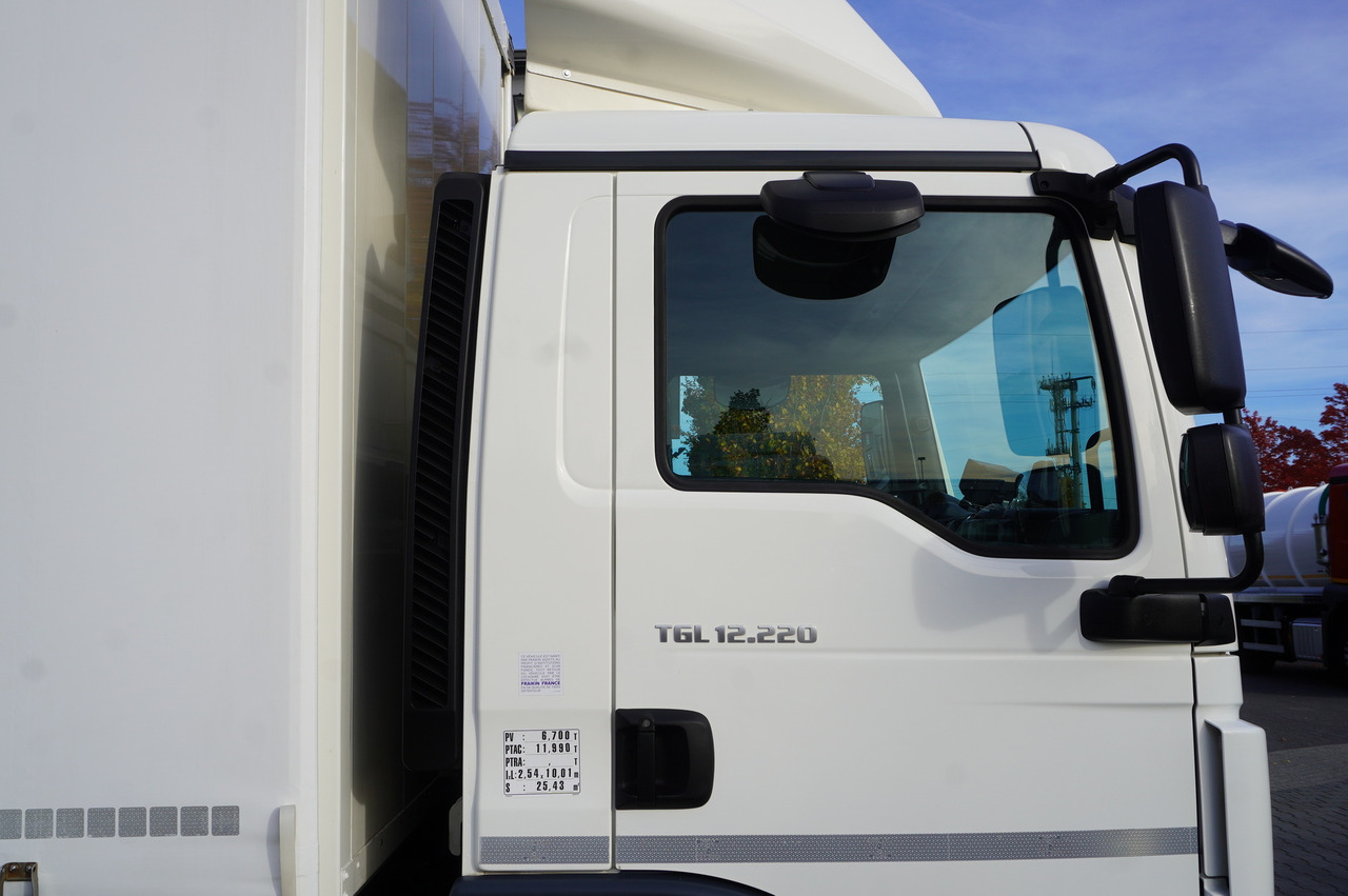 Curtainsider truck MAN TGL 12.220 / Curtainsider 19 EPAL / 140 tho. km: picture 18 Curtainsider truck MAN TGL 12.220 / Curtainsider 19 EPAL / 140 tho. km: picture 18
