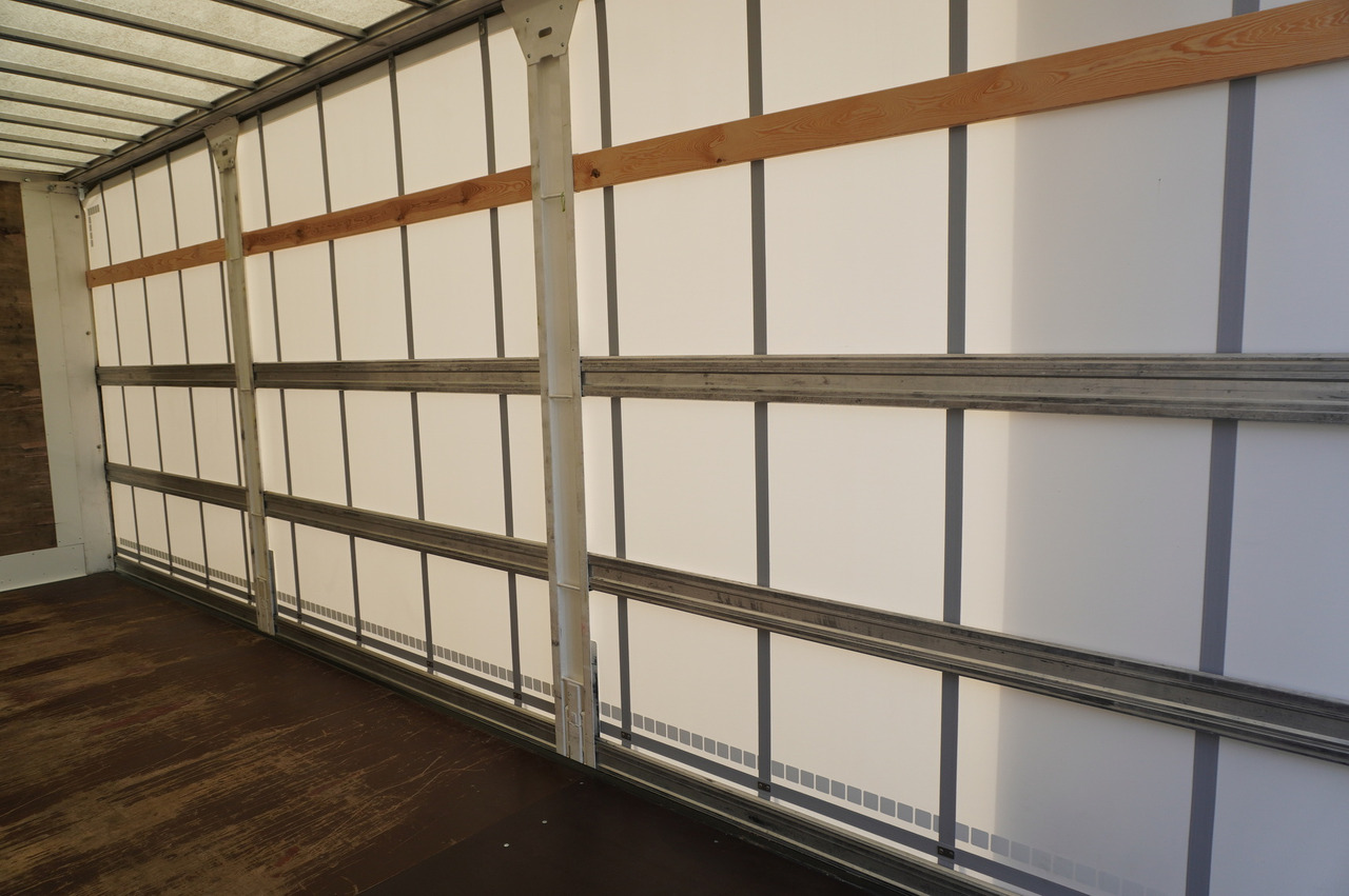 Curtainsider truck MAN TGL 12.220 / Curtainsider 19 EPAL / 140 tho. km: picture 11 Curtainsider truck MAN TGL 12.220 / Curtainsider 19 EPAL / 140 tho. km: picture 11