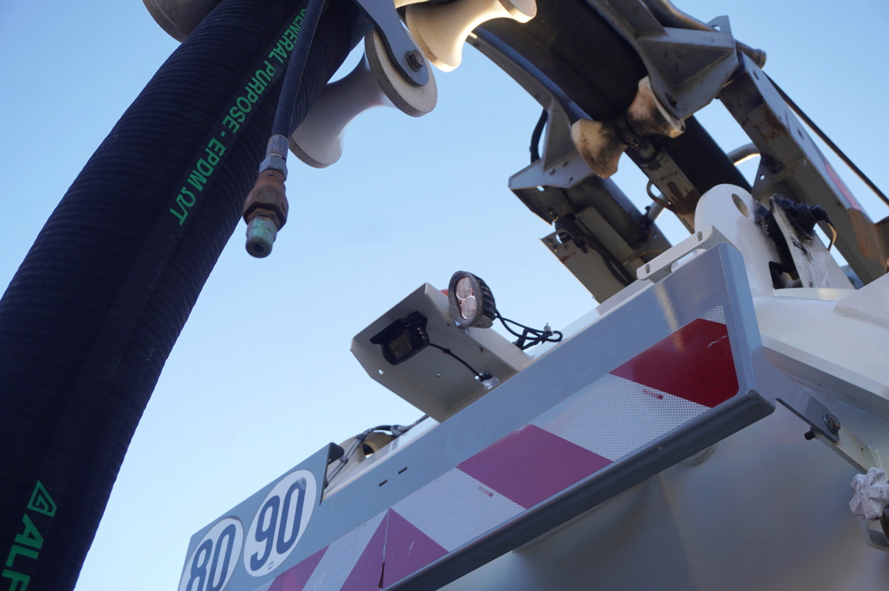 Vacuum truck MAN TGM 26.340 E6 / RIVARD sewage cleaner 11.8 m3 / 170 tho. km / steered axle: picture 34 Vacuum truck MAN TGM 26.340 E6 / RIVARD sewage cleaner 11.8 m3 / 170 tho. km / steered axle: picture 34