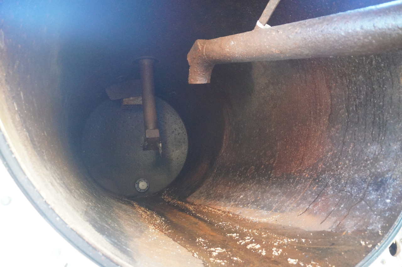 Vacuum truck MAN TGM 26.340 E6 / RIVARD sewage cleaner 11.8 m3 / 170 tho. km / steered axle: picture 21 Vacuum truck MAN TGM 26.340 E6 / RIVARD sewage cleaner 11.8 m3 / 170 tho. km / steered axle: picture 21