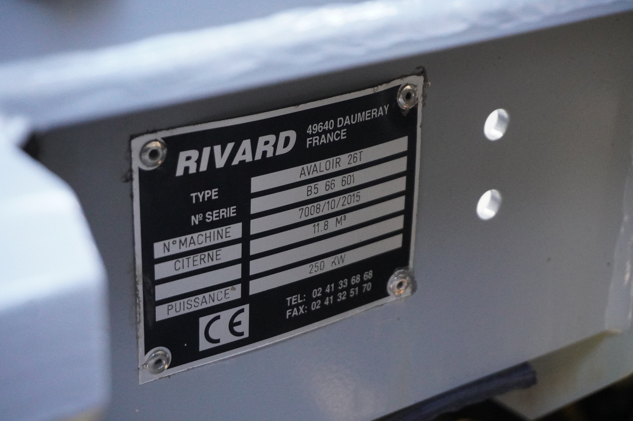 Vacuum truck MAN TGM 26.340 E6 / RIVARD sewage cleaner 11.8 m3 / 170 tho. km / steered axle: picture 12 Vacuum truck MAN TGM 26.340 E6 / RIVARD sewage cleaner 11.8 m3 / 170 tho. km / steered axle: picture 12