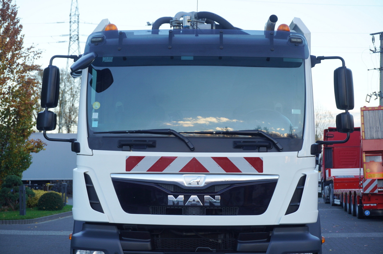 Vacuum truck MAN TGM 26.340 E6 / RIVARD sewage cleaner 11.8 m3 / 170 tho. km / steered axle: picture 47 Vacuum truck MAN TGM 26.340 E6 / RIVARD sewage cleaner 11.8 m3 / 170 tho. km / steered axle: picture 47