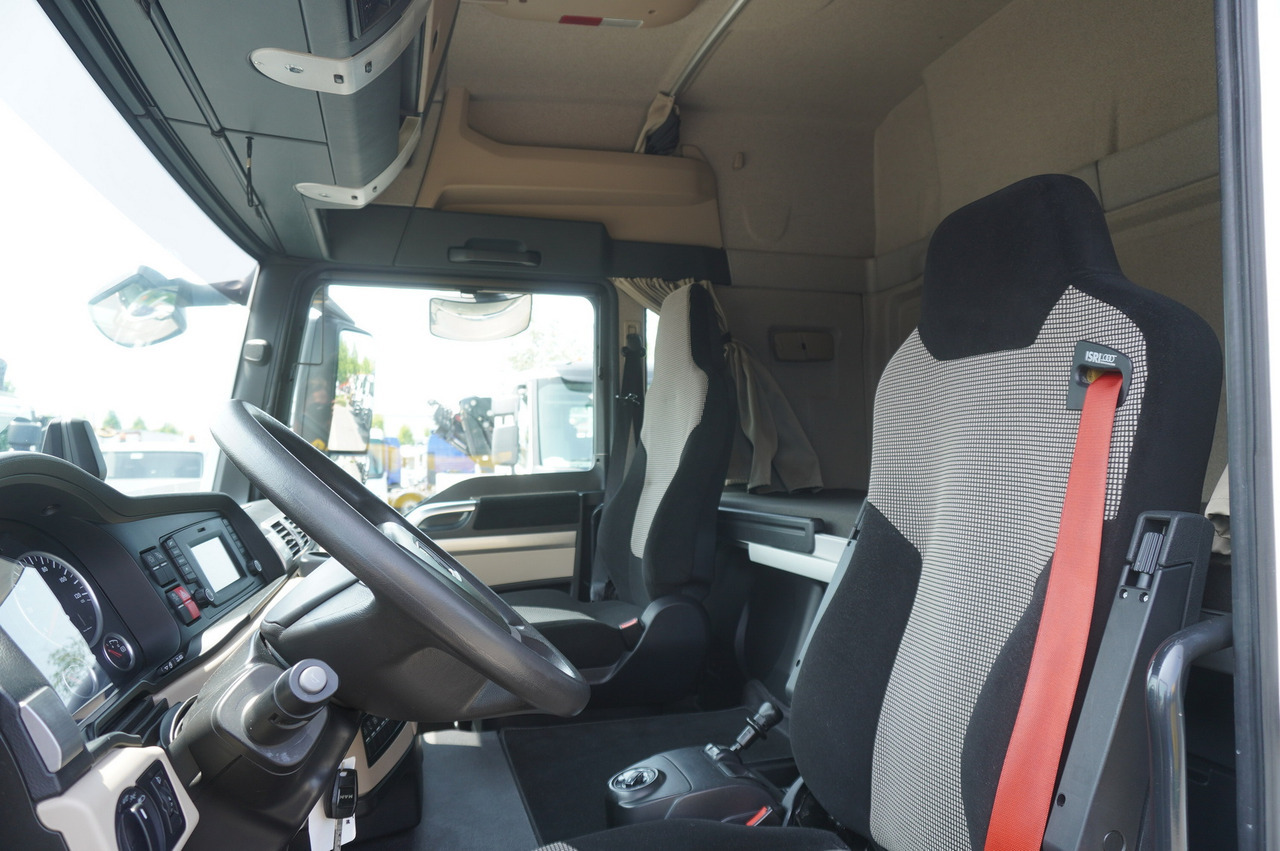 Cab chassis truck MAN TGS 35.420 8×2 / Chassis 6.4 m / 3 steered axles: picture 8