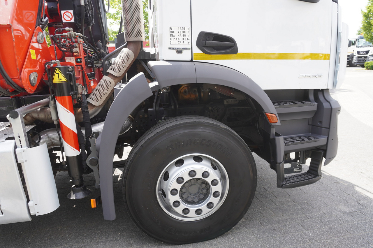 Tipper, Crane truck MERCEDES-BENZ AROCS 2633 6x4 / 5.5 T crane FASSI F135 / Tipper 15 EPAL: picture 18