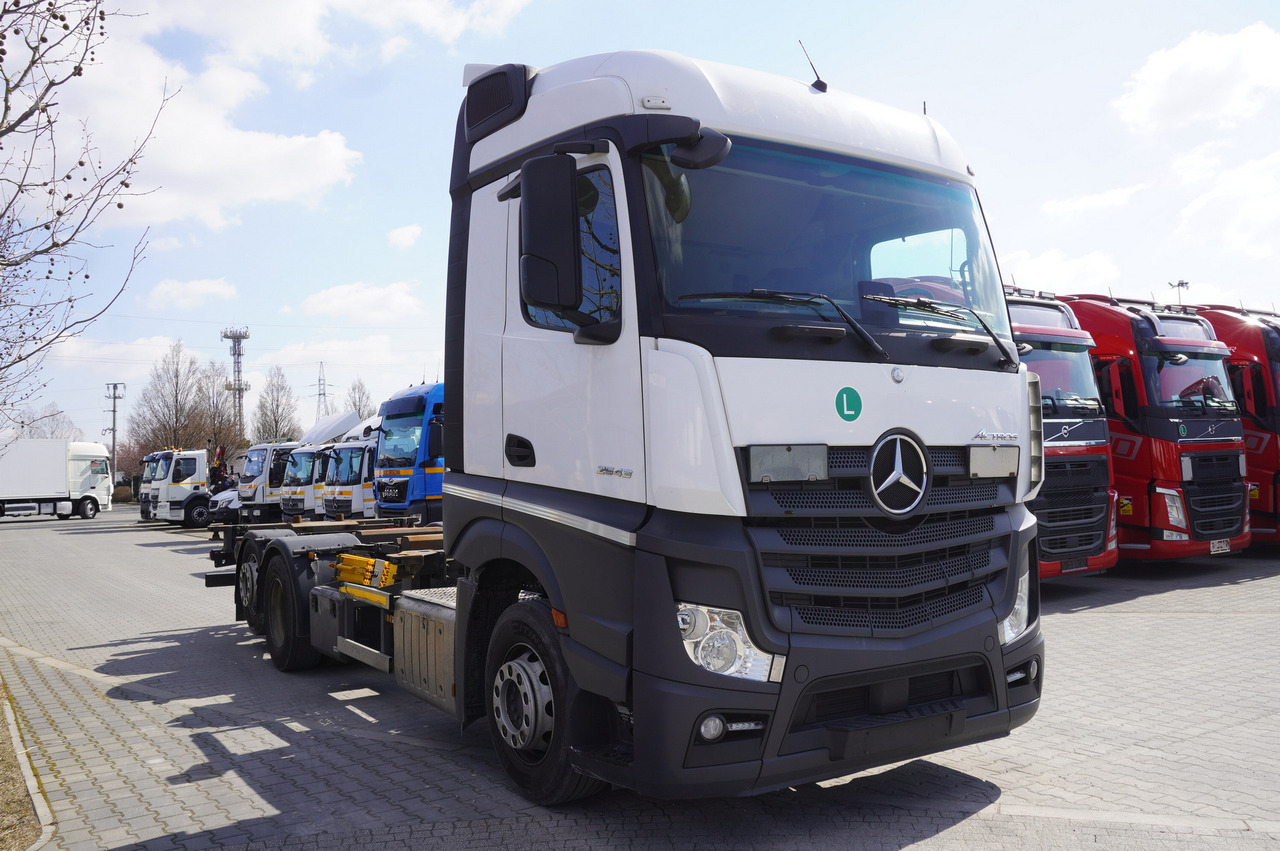 MERCEDES-BENZ Actros 2543 / BDF / Retarder / sleeping cabin - Container transporter/ Swap body truck: picture 1 MERCEDES-BENZ Actros 2543 / BDF / Retarder / sleeping cabin - Container transporter/ Swap body truck: picture 1
