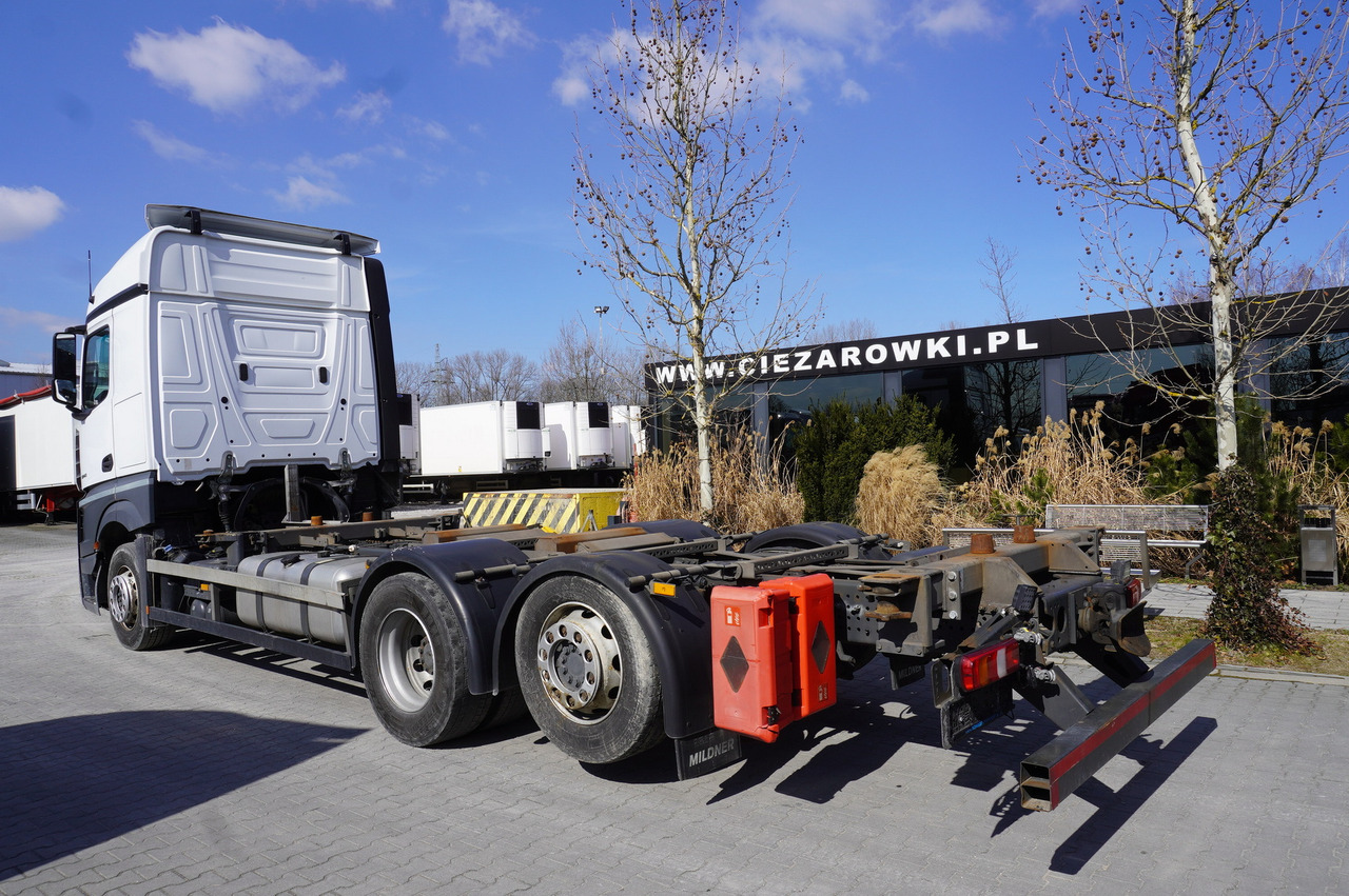MERCEDES-BENZ Actros 2543 / BDF / Retarder / sleeping cabin - Container transporter/ Swap body truck: picture 4 MERCEDES-BENZ Actros 2543 / BDF / Retarder / sleeping cabin - Container transporter/ Swap body truck: picture 4