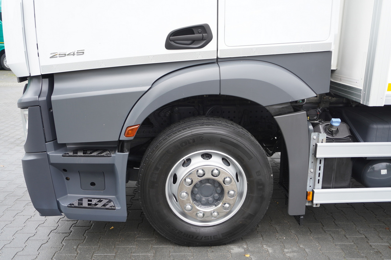 Refrigerator truck MERCEDES-BENZ Actros 2545 MP5 / Lecapitaine 18 EPAL refrigerator / Bitemperature / Carrier Supra 850 MT / ADR AT: picture 17 Refrigerator truck MERCEDES-BENZ Actros 2545 MP5 / Lecapitaine 18 EPAL refrigerator / Bitemperature / Carrier Supra 850 MT / ADR AT: picture 17