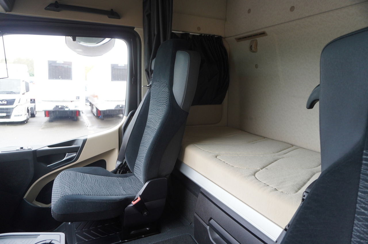 Refrigerator truck MERCEDES-BENZ Actros 2545 MP5 / Lecapitaine 18 EPAL refrigerator / Bitemperature / Carrier Supra 850 MT / ADR AT: picture 25 Refrigerator truck MERCEDES-BENZ Actros 2545 MP5 / Lecapitaine 18 EPAL refrigerator / Bitemperature / Carrier Supra 850 MT / ADR AT: picture 25