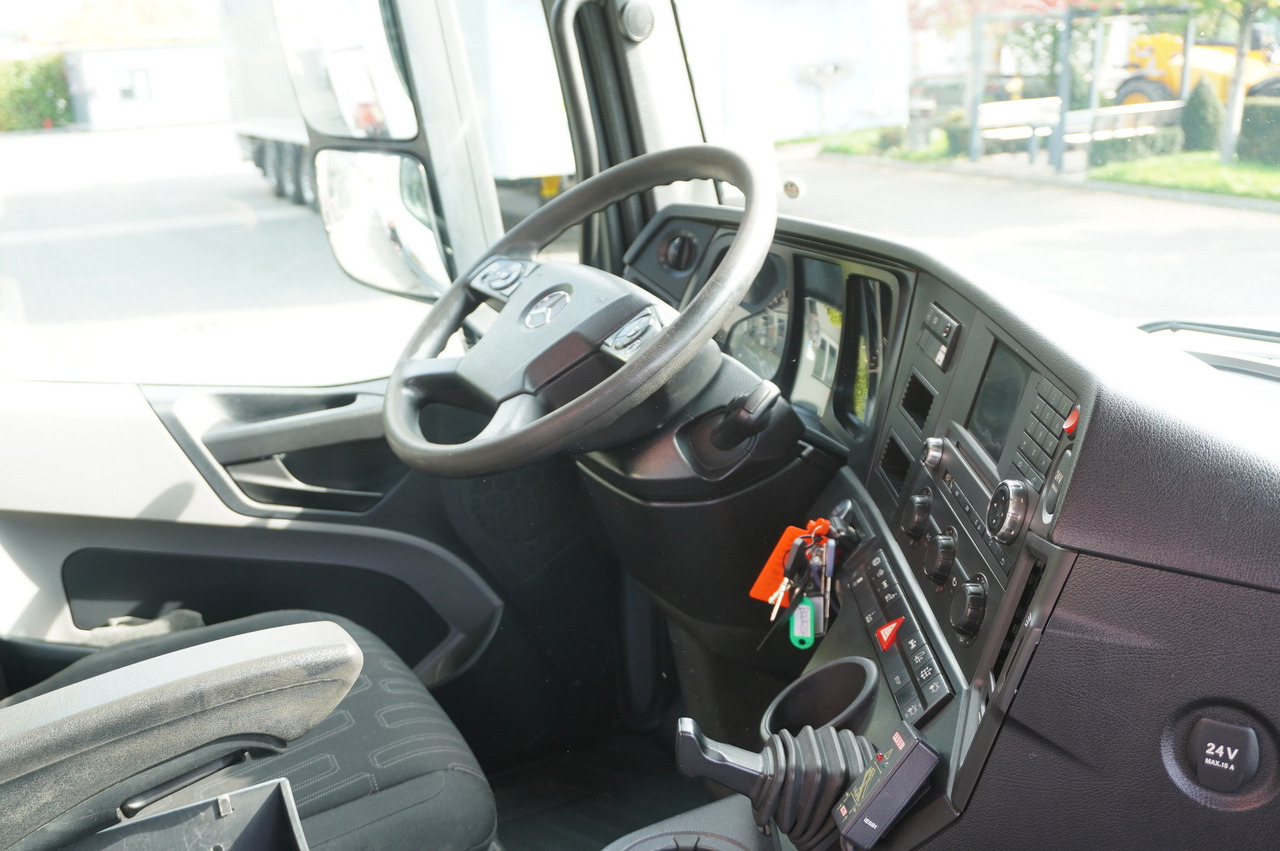 Crane truck MERCEDES-BENZ Antos 2540 / Flatbed 15 EPAL / Fassi F165 / 6.1 t / 8 m reach / remote control / rotator / 1600 MTH / steered axle: picture 24
